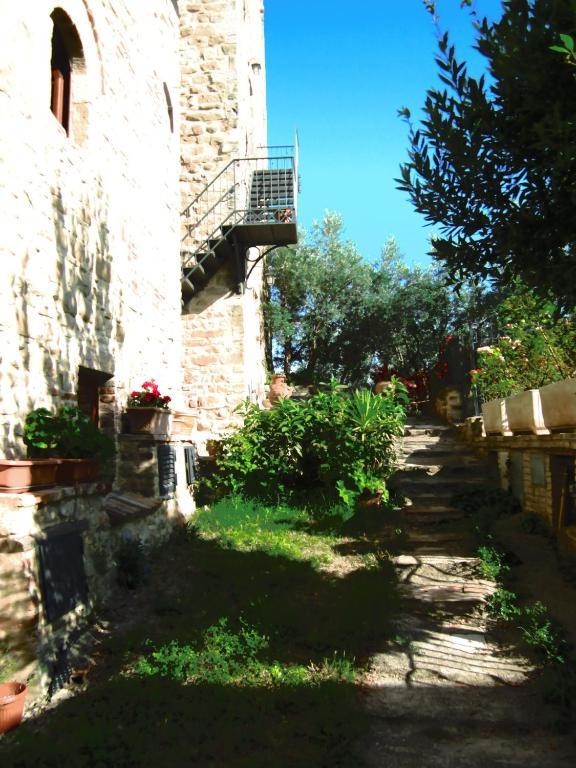 GaglietoleCastello Di Cisterna公寓式酒店 外观 照片